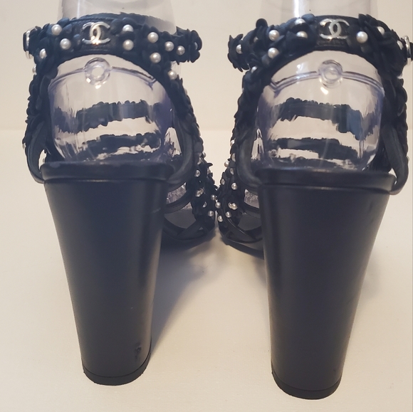 Authentic CHANEL Lambskin Pearl Embellished Camellia Leather Sandal- EU39/US8.5 - Picture 5 of 12